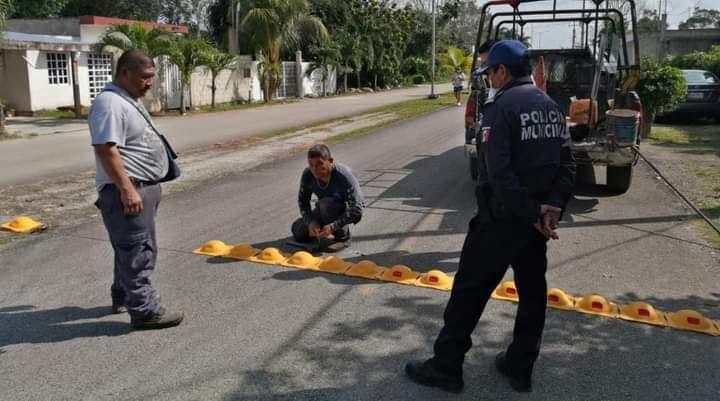 Instalan reductores de velocidad sobre la avenida Lázaro Cárdenas y la calle 82