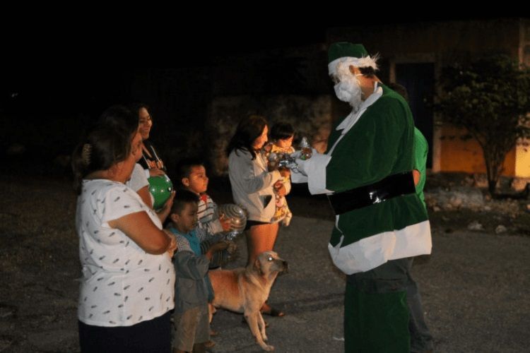 En Tixkokob, iniciativa privada y sociedad unen esfuerzos para llevar alegría y diversión a niños de las comisarías