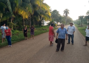 Vecinos solicitan a las autoridades municipales la instalación de topes