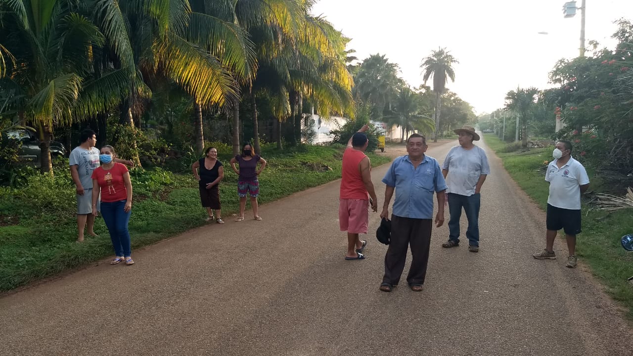 Vecinos solicitan a las autoridades municipales la instalación de topes