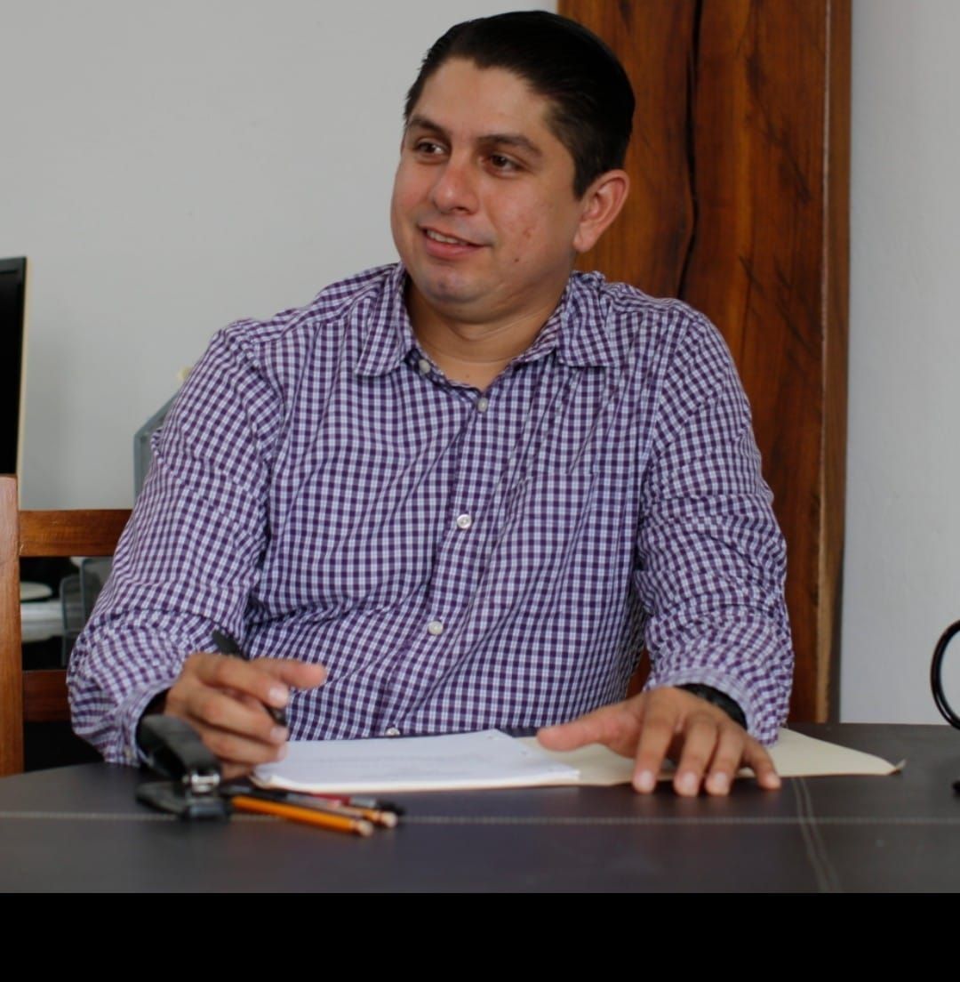 Joven nuevo en la política, va como precandidato del PRI a la presidencia municipal de Valladolid