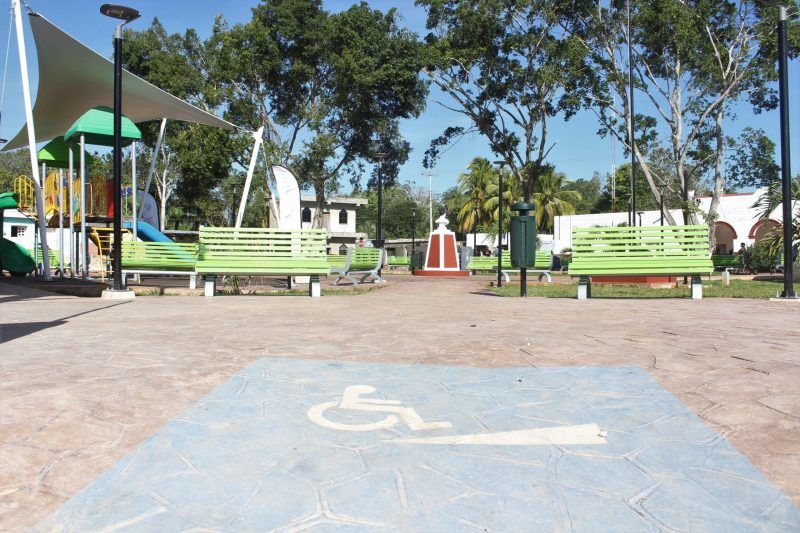 «Ahora todo es diferente y no como de antes cuando nos prometían y no nos cumplían», señaló el comisario municipal de Kanxoc, al recibir la obra de remodelación del parque