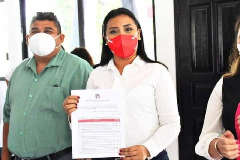 Paoly Perera, va fuerte por la Presidencia Municipal de FCP; solicita licencia