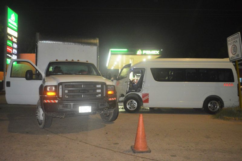 Una persona lesionada y daños materiales, fue el saldo de un fuerte accidente automovilístico en JMM