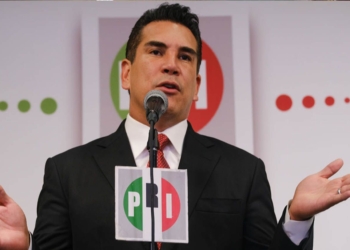 Reta a debate Alejandro Moreno a Mario Delgado