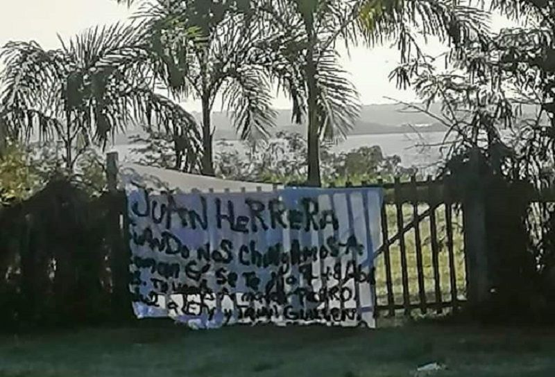 Colocan manta con amenaza de muerte a Juan Manuel Herrera en Bacalar