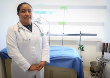 Destaca Laura Beristain aplicación de vacuna contra el Coronavirus al personal médico