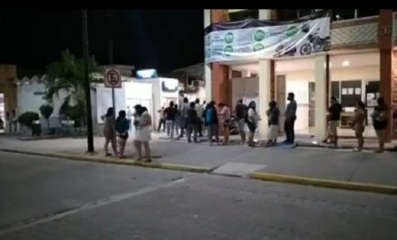 Tarjetahabientes se aprovechan de falla electrónica, en el  cajero de Bancomer en Felipe Carrillo Puerto