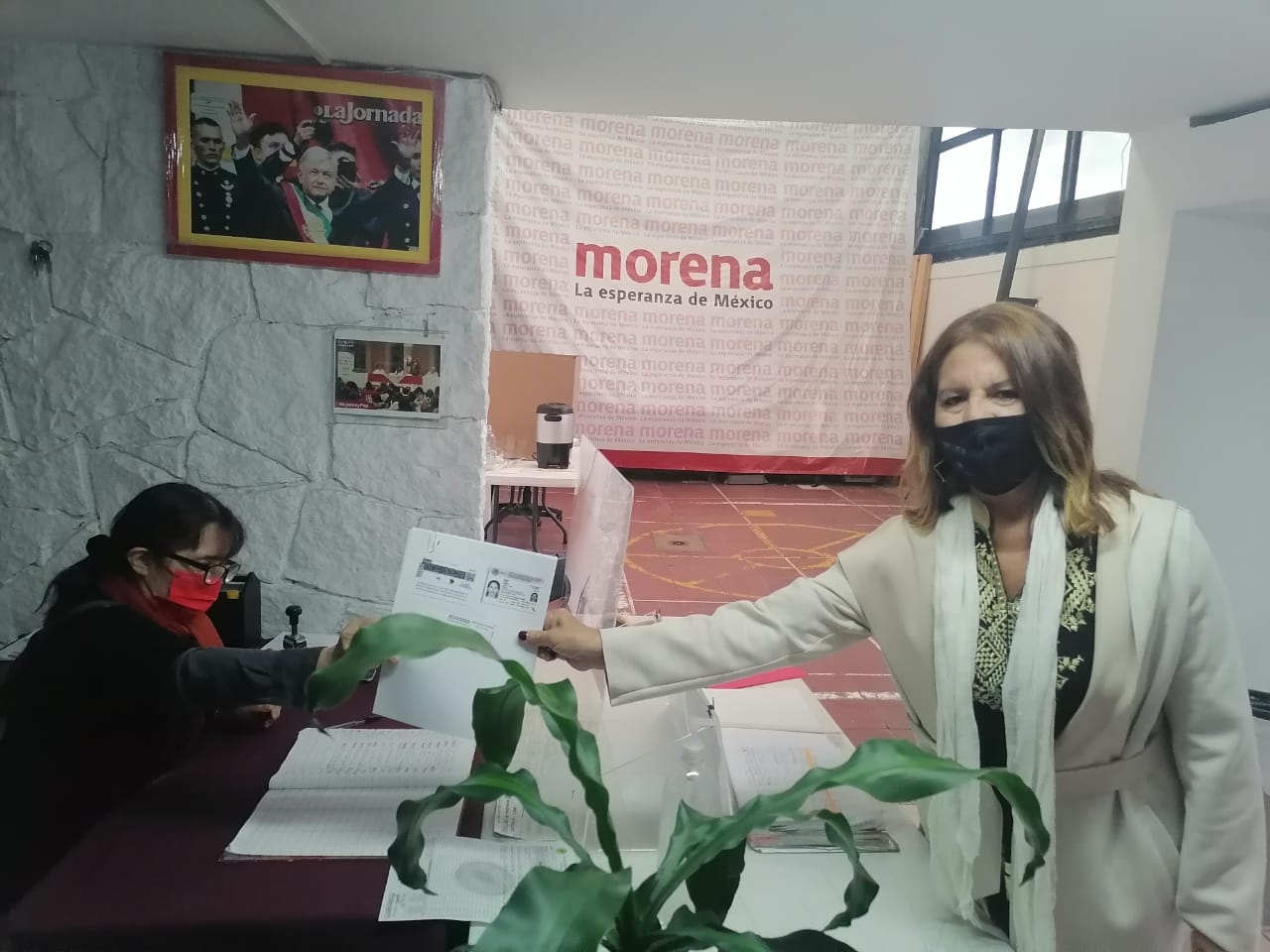 Vamos contra la corrupción, afirma Sonia López, al inscribirse a candidatura de Morena