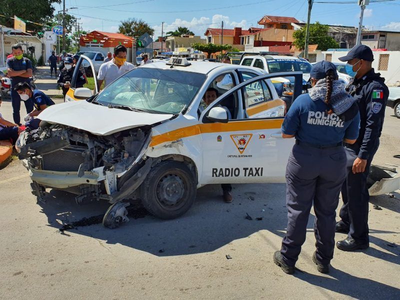 Fuerte accidente deja 3 lesionados en Chetumal