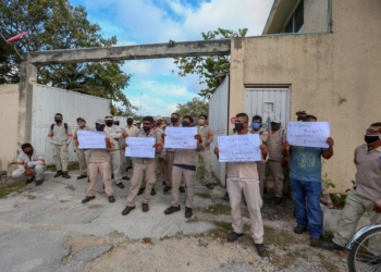 Trabajadores de Puerto Aventuras, se manifiestan, exigen que se les respete el aumento salarial