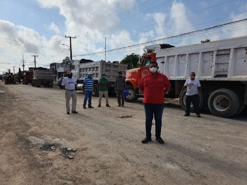 Volqueteros en Chetumal exigen pago de obras; les deben 80 mil pesos