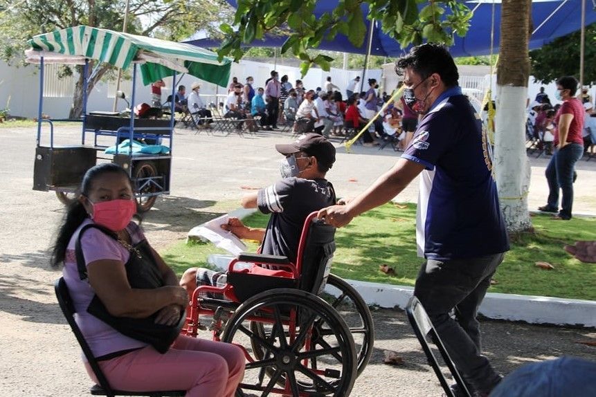Presente la mano generosa del Itsva en las causas de la comunidad