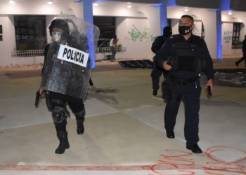 Prisión preventiva a policías involucrados en disparos a periodistas en Cancún