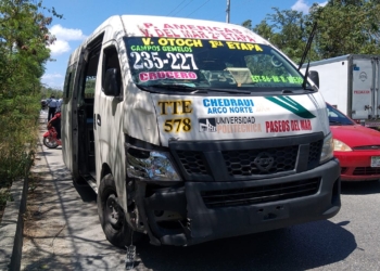 Albañil muere embestido por una combi del transporte público