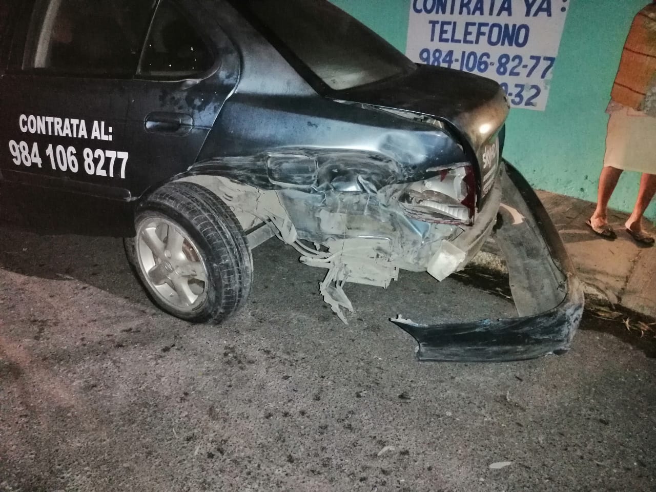 Se impacta contra vehículo estacionado