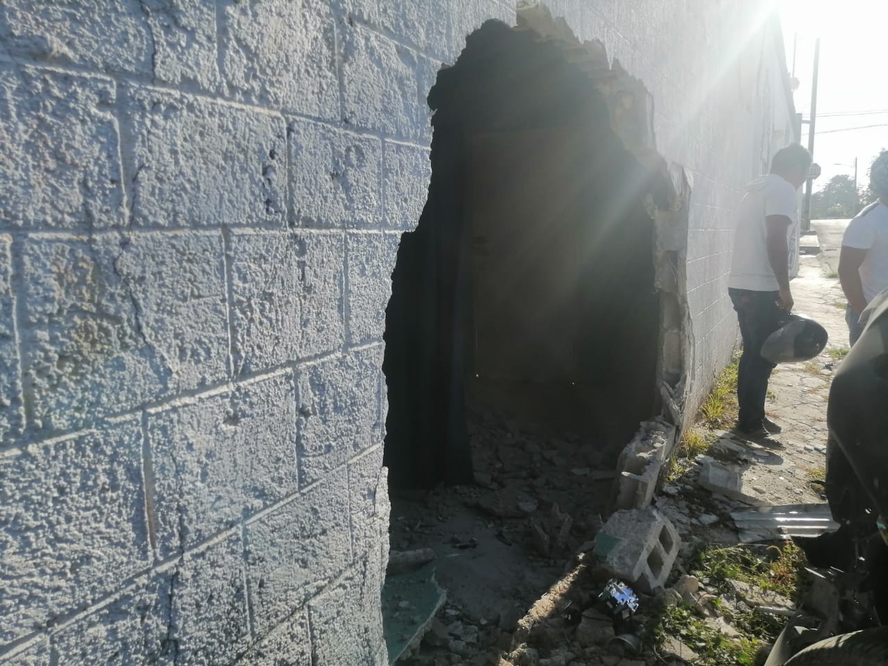 Cuantiosos daños materiales en aparatoso percance registrado en Santa Ana