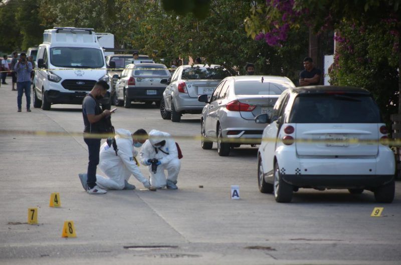Menor de 5 años y una mujer, graves tras ser baleadas en intento de robo en Cancún