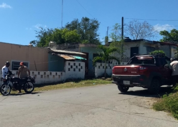 Chocan moto y camioneta en la calle Jacinto Canek entre Ichmul JMM