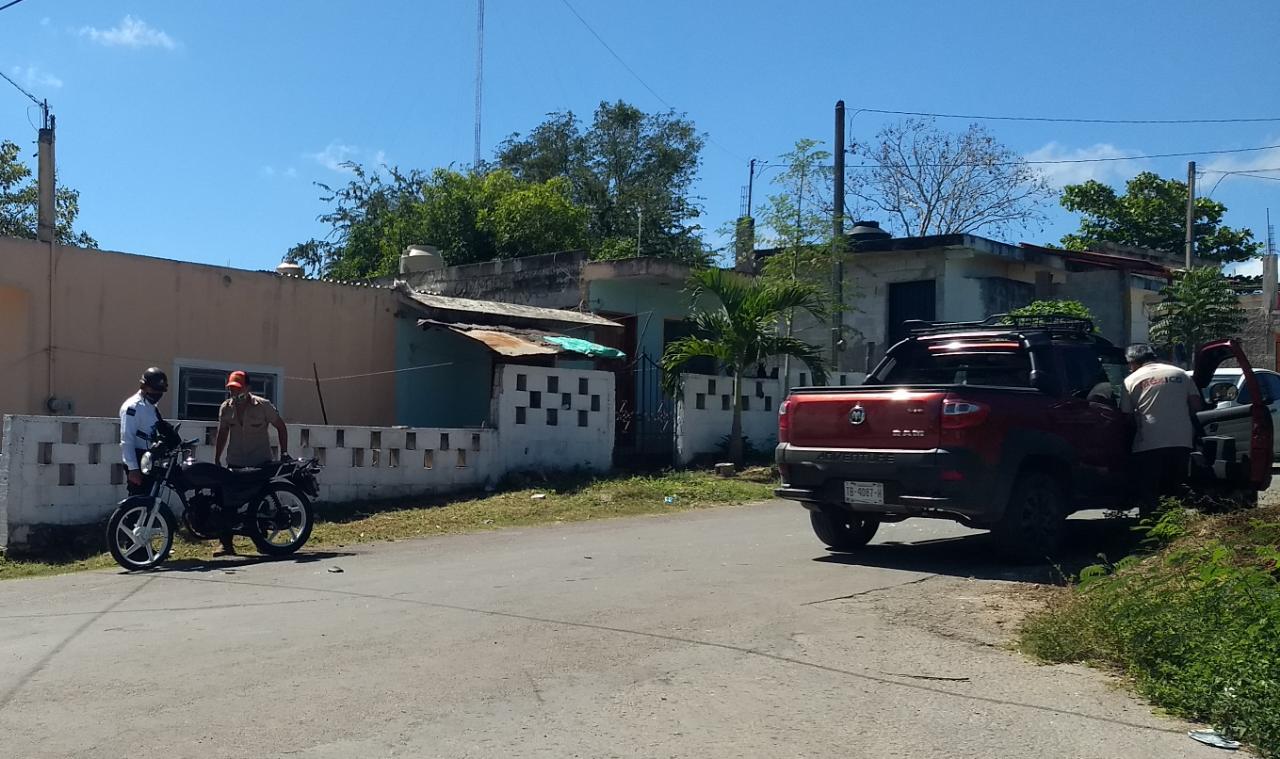 Chocan moto y camioneta en la calle Jacinto Canek entre Ichmul JMM