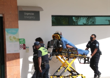 Se desploma palapa en club de playa de Isla Mujeres, reportan un muerto y seis lesionados