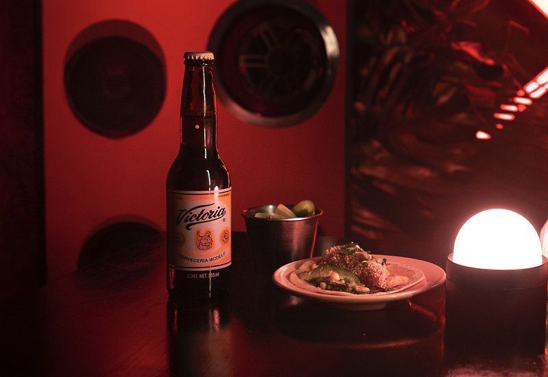 Este día del taco, cerveza victoria acompaña el sabor chingón de México con el “taco victoria”