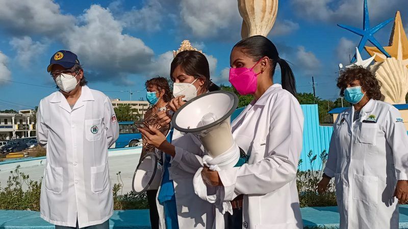 Médicos de Quintana Roo insisten en su petición de que los vacunen contra COVID-19
