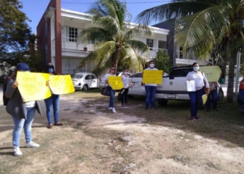 Exigen 150 maestros plazas de base en el sistema educativo
