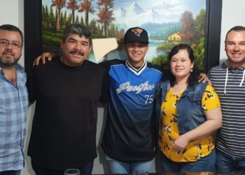 Leones de Yucatán firma a tres prospectos para desarrollar en la Academia de Béisbol del Pacífico