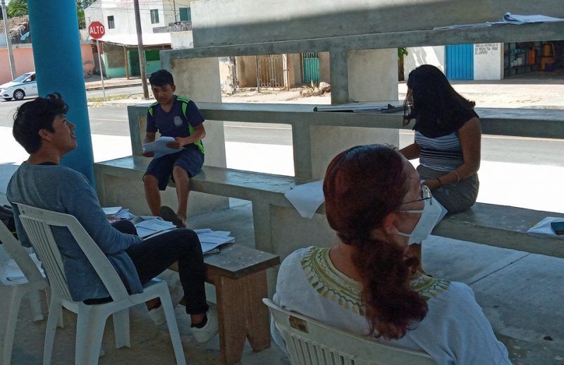 Docentes yucatecas permanecen en Kantunilkín para dar clases presenciales por falta de conexión
