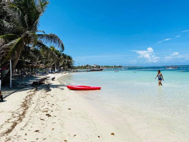 Mantiene activo a Mahahual la llegada de turistas nacionales