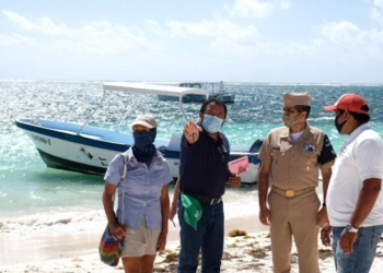 Secretaría de Marina atiende fenómeno del sargazo en playas de Puerto Morelos