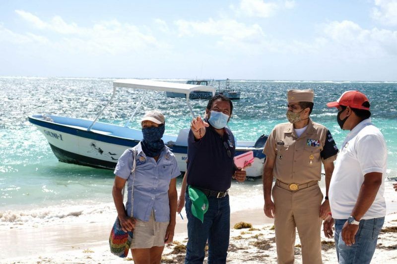 Secretaría de Marina atiende fenómeno del sargazo en playas de Puerto Morelos