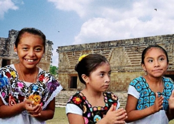 Niños felices, lecciones mayas