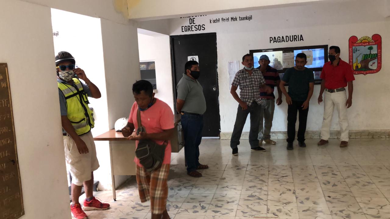 Trabajadores del ayuntamiento de Felipe Carrillo Puerto exigen pago de sus salarios