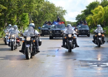 Capacitan y equipan a policías de Playa del Carmen para mejorar su operación
