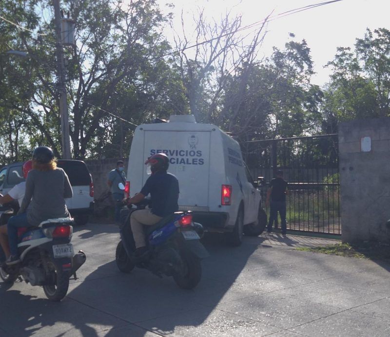 Hallan muerta a una persona en el patio de una casa, con rastros de quemaduras