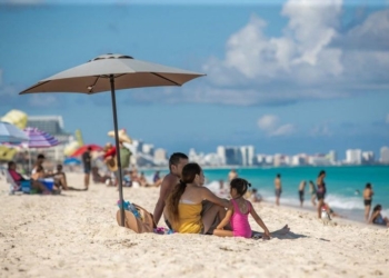 Corredor Cancún-Riviera Maya recibirá más de 600,000 turistas en las próximas dos semanas