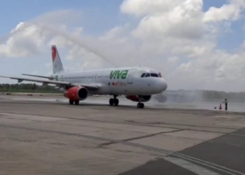 Inaugura Viva Aerobús ruta Cancún-Acapulco y reactiva Cancún-Toluca