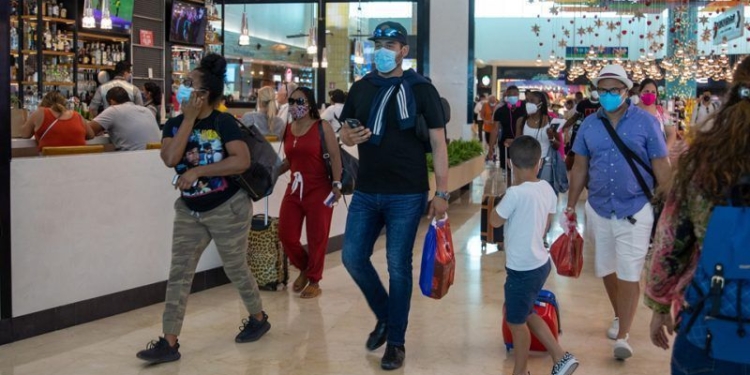 Cancun, 30 de septiembre.- recorrido por el aeropuerto internacional de cancun, de la salidad de turistas extranjeros y locales
