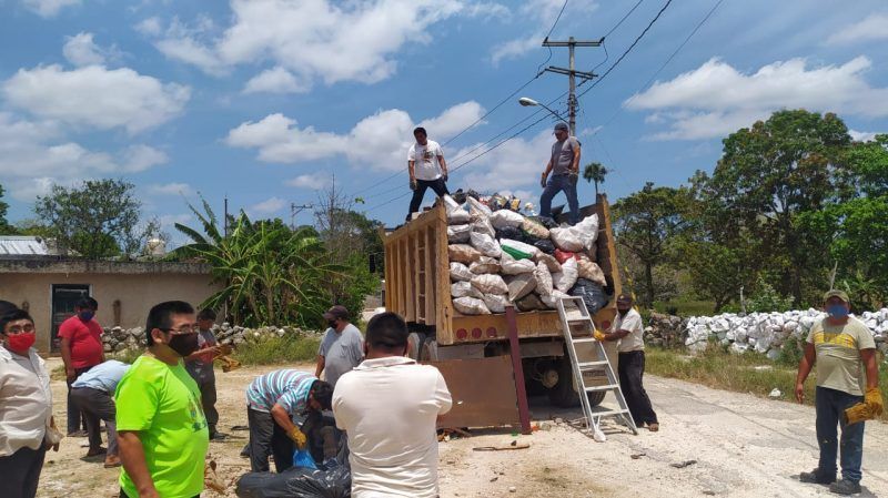 Responden habitantes de comisarías a la campaña de descacharrización