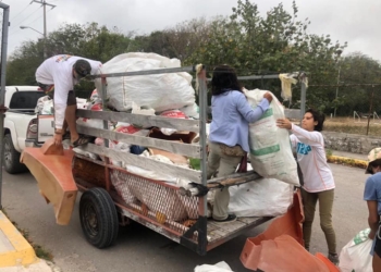 Retiran de playas de Mahahual, basura procedente de Islas del caribe y Centroamérica