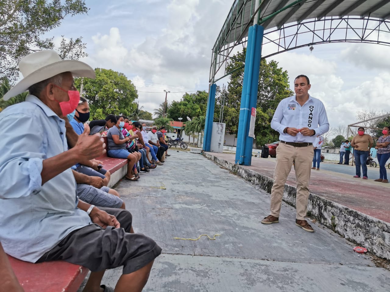 Alonso Ovando ofrece legislar a favor del campo quintanarroense