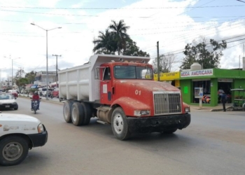 Reportan los volqueteros de Caja  Roja baja actividad en Chetumal