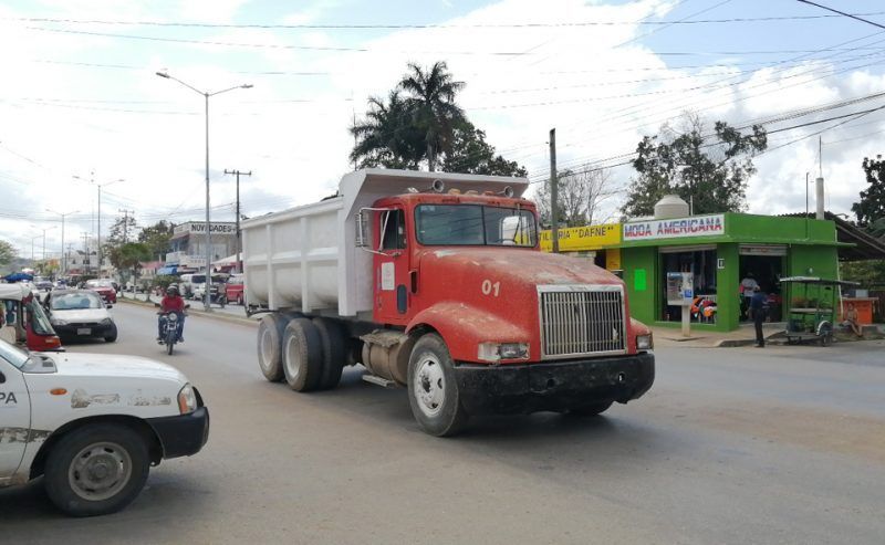 Reportan los volqueteros de Caja  Roja baja actividad en Chetumal