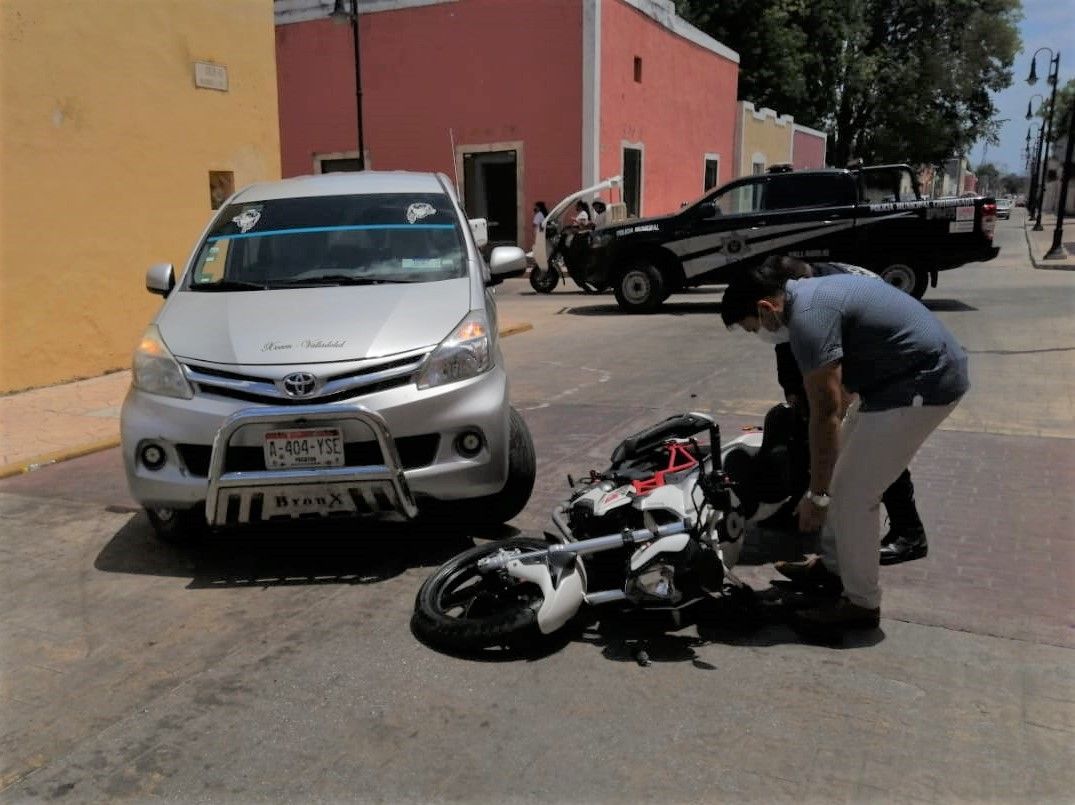Sorpresiva embestida a motociclista