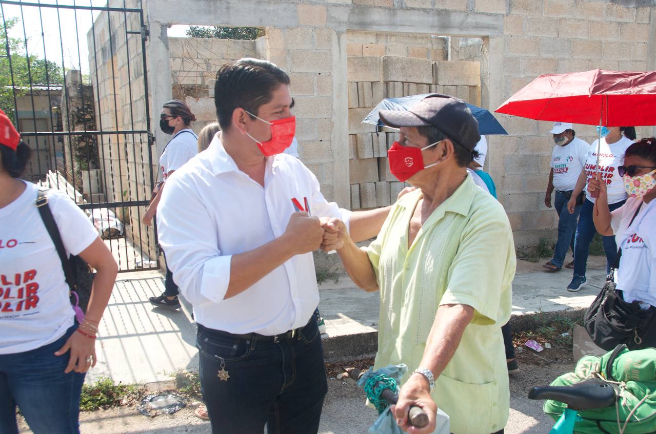 Manolo repunta por ser cercano a la gente