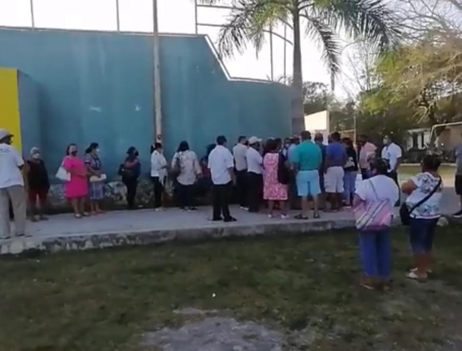 Adultos mayores se quedaron esperando por la segunda dosis de la vacuna contra el Covid-19