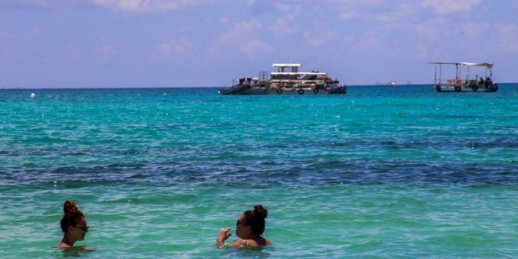 Solidaridad, 21 de Agosto.-Apertura de las playas de Solidaridad para los turistas estatales, nacionales como extranjeros