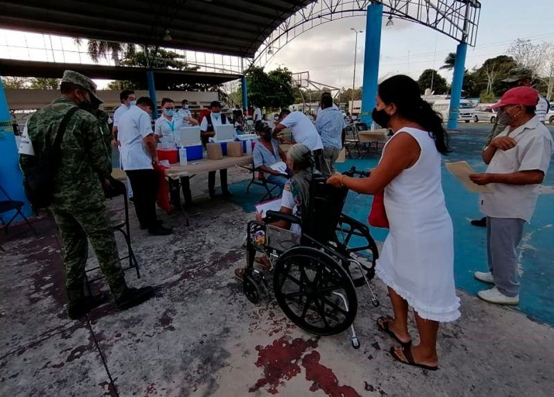 Falta de unidades para movilizar adultos mayores obliga a ampliar jornada de aplicación